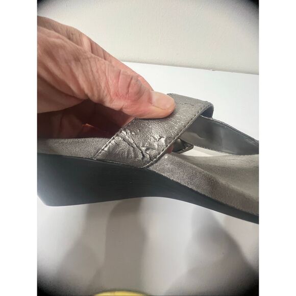 Vionic Ginger Silver Wedge Sandal Sz 9 - Picture 5 of 8